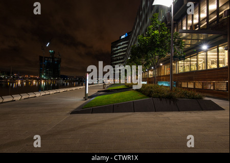 Terre Dock precinct Melbourne Victoria Australia è una scatola mista spettacoli dal vivo, area di negozi e ristoranti. Foto Stock