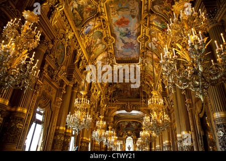 Il grande atrio nel Palais Garnier (Opera di Parigi), a Parigi, Francia Foto Stock