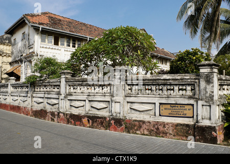Scena di strada e architettura entro storico Galle Fort, Galle, Sri Lanka Foto Stock