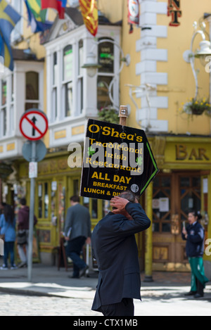Oliver St John Gogarty pub di Temple Bar di Dublino, Irlanda. Anche noto semplicemente come "Gogarty's". Foto Stock