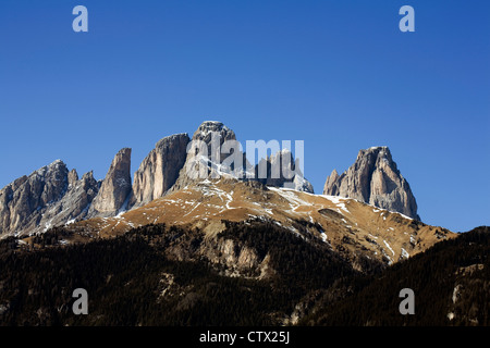 Sassolungo Sassolungo e Sassopiatto Sassopiatto Sasplat da Alba di Canazei Dolomiti Italia Foto Stock