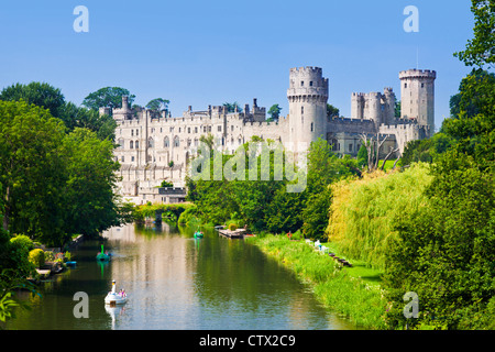 Castello di Warwick e fiume Avon Warwick Warwickshire, Inghilterra Regno Unito Europa Foto Stock