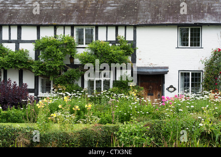 Bianco e Nero italiano la struttura di legno Cottage. Eardisland. Herefordshire, Inghilterra Foto Stock