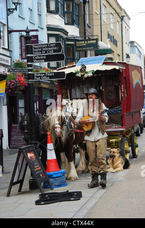 Viaggio tradizionale gypsy in pozzetti town center Somerset REGNO UNITO Foto Stock