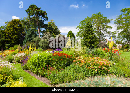 Waterperry Gardens - splendide aiuole di fiori a metà estate Foto Stock
