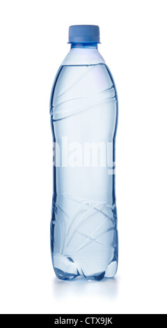 Bottiglia di plastica di acqua potabile isolato su bianco Foto Stock