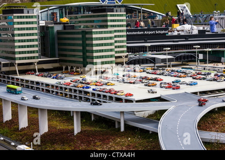 Replica dell'aeroporto di Schipol a Madurodam, un intero paese in miniatura, una delle principali attrazioni turistiche a Den Haag, Sud Olanda, Paesi Bassi. Foto Stock