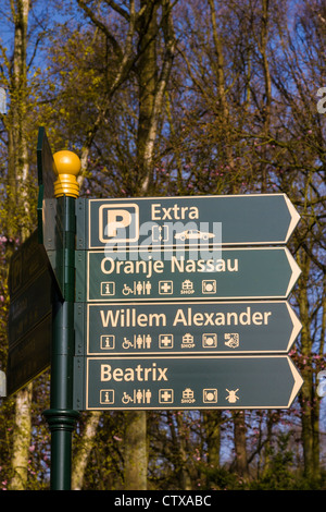 Indicazioni stradali in Keukenhof Gardens in South Holland nei Paesi Bassi. Foto Stock