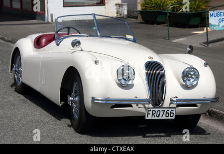 White Jaguar XK120 Classic Auto sportiva Foto Stock