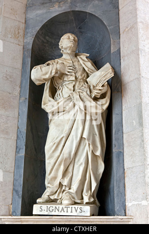 Sant Ignazio di Loyola italiano scultura barocca a Mafra National Palace e convento in Portogallo. Architettura Barocca. Foto Stock