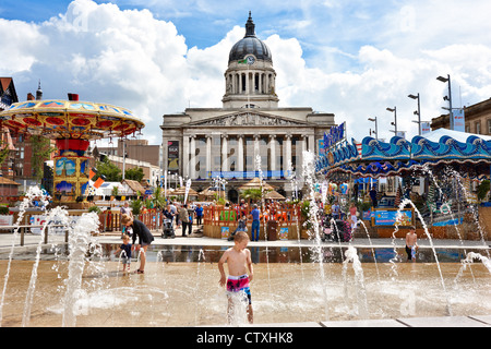 Nottingham Riviera, artificiale temporaneo spiaggia urbana nella piazza del vecchio mercato, Nottingham City Centre Regno Unito Foto Stock