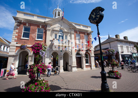 Città di Christchurch Hall sulla strada alta, Christchurch, Dorset pensionamento popolare cittadina sulla costa meridionale dell'Inghilterra, Regno Unito Foto Stock