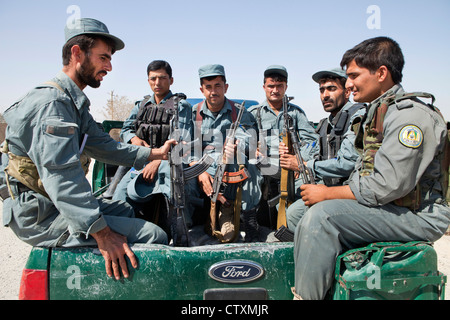 Polizia nazionale afgana ufficiale di servizio in Kunduz, Afghanistan. Foto Stock