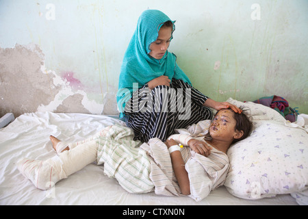 Vittime di un roadsidebomb nella provincia di Kunduz, Afghanistan Foto Stock