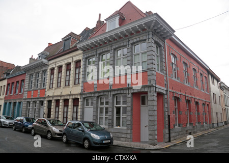 Vivacemente colorato proprietà residenziali (da 17th,del XVIII e XIX secolo) a Tournai, Hainaut, Belgio. Foto Stock