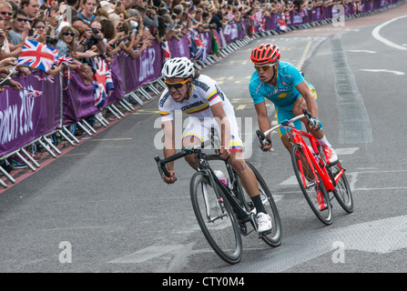 Gli uomini del ciclo di corsa su strada, Olimpiadi di Londra 2012. Preso da Hyde Park Corner vicino al traguardo Foto Stock