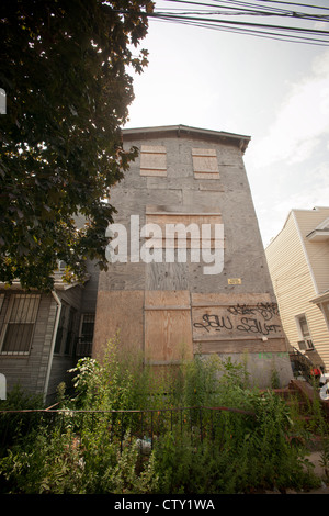 Casa in rovina per la vendita in Richmond Hill quartiere nel quartiere di Queens a New York Foto Stock