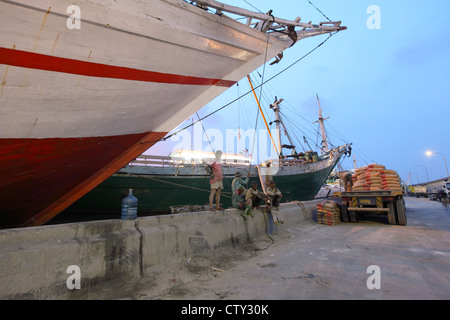 West Java, Indonesia Jakarta, barca nave presso il Porto di Sunda Kelapa, porto, marina Foto Stock