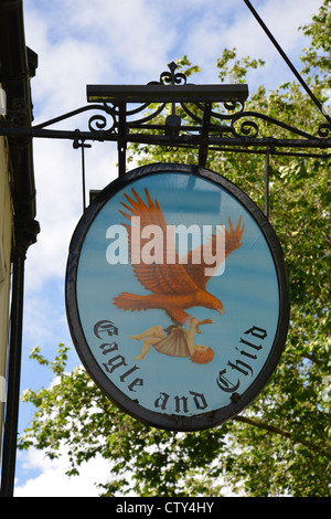 Il XVII secolo Eagle e bambino pub, Saint Giles", Oxford, Oxfordshire, England, Regno Unito Foto Stock