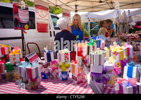 Venditore all Unione Greenmarket Square a New York City il 20 aprile 2012 Foto Stock