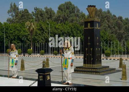 Unknown Soldier Memorial e Anwar Sadat tomba, Nasser City, il Cairo, Egitto, Africa Settentrionale, Africa Foto Stock