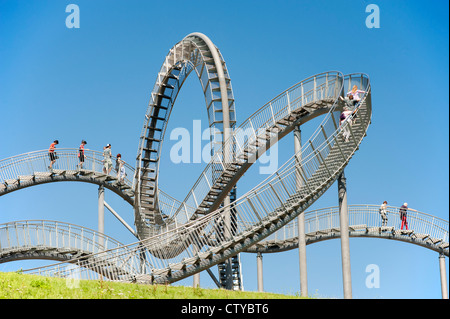 "Tartaruga e Tiger' pedone roller coaster scultura su Magic Mountain a Duisburg Germania Foto Stock