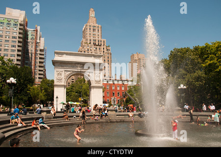 Washington Square Park West Village ( Greenwich ) Manhattan New York Stati Uniti d'America Foto Stock