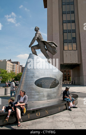 Adam Clayton Powell Monument - Dr Martin Luther King Jr Boulevard Harlem New York Manhattan Stati Uniti Foto Stock