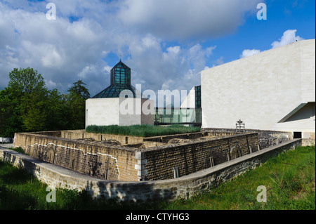 Fort Thüngen e Mudam-Musée d'Art Moderne Grand-Duc Jean sul Kirchberg, architetto Ieoh Ming Pei, Città del Lussemburgo Foto Stock