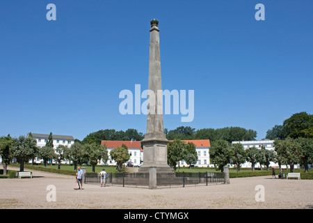 Obelisco al centro del circo, Putbus, Ruegen isola, Mar Baltico, Meclemburgo-Pomerania Occidentale, Germania Foto Stock