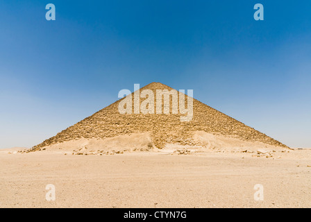 La Piramide Rossa (Senefru o Snefru Piramide), Dahshur, Sito Patrimonio Mondiale dell'UNESCO, vicino a Il Cairo, Egitto, Africa Settentrionale, Africa Foto Stock