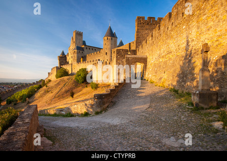 Ingresso alla città medievale di Carcassonne, Occitanie, Francia Foto Stock