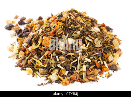 Allentate di foglia di tè verde e Rooibos con limone, arancio agrumi, su bianco Foto Stock