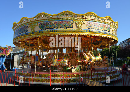 I bambini la giostra sul lungomare di Weymouth Dorset, England, Regno Unito Foto Stock