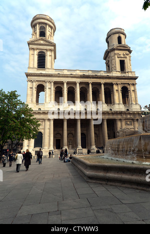 Esterno della chiesa di Saint Sulpice e fontana, Quartier Lussemburgo, Parigi, Francia Foto Stock
