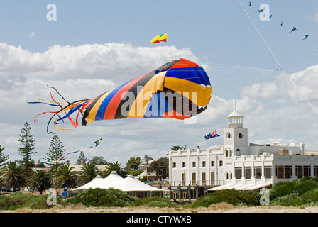 Adelaide Kite Festival si tiene ogni anno, Semaphore Beach, Australia del Sud Foto Stock