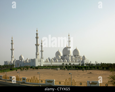 Grande Moschea di cupole e torri Foto Stock