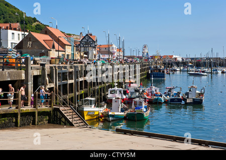 Scarborough Vecchio Porto e di fronte al mare Foto Stock