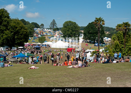 La folla al porto Eliot Festival Letterario San tedeschi Cornwall Regno Unito Foto Stock