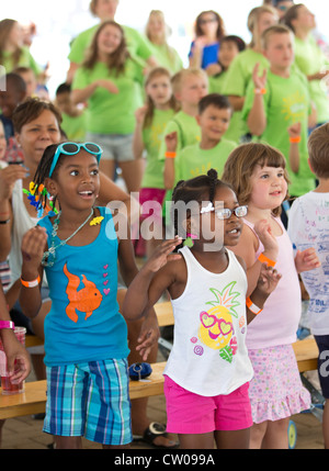 Detroit, Michigan - i bambini partecipano in estate il programma di lettura Foto Stock