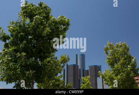 Detroit, Michigan - General Motors sede nel centro del Rinascimento. La torre centrale è un Hotel Marriott. Foto Stock