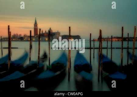 Gondole in piazza san marco a venezia Foto Stock