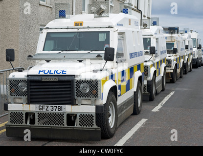 La polizia landrovers, Portrush, Irlanda del Nord. Foto Stock