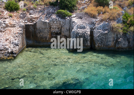 Città di Kekova sulla costa meridionale della Turchia. Kekova è stata destoryed da un terremoto nel II sec. D.C. Foto Stock