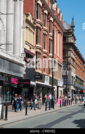 Oldham Street nel quartiere Norther distretto di Manchester.Home alternativa per gli indipendenti, industrie creative,bar e caffè Foto Stock