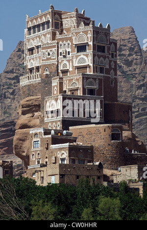 Dar Al Hajar rock palace di Wadi Dhahr, Yemen, Asia Occidentale, Penisola Arabica. Foto Stock