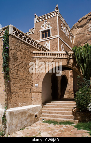 Dar Al Hajar rock palace di Wadi Dhahr, Yemen, Asia Occidentale, Penisola Arabica. Foto Stock