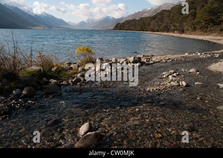 In splendido isolamento Mavora Laghi Specchio Alpi del Sud della Nuova Zelanda. Parti del "Signore degli Anelli" sono state prodotte qui. Foto Stock