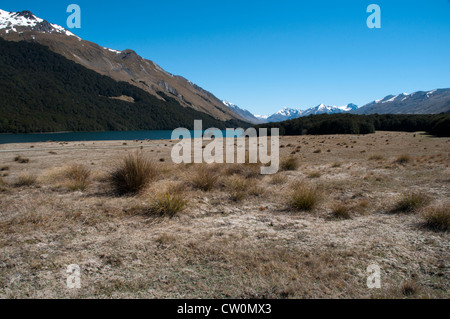 In splendido isolamento Mavora Laghi Specchio Alpi del Sud della Nuova Zelanda. Parti del "Signore degli Anelli" sono state prodotte qui. Foto Stock