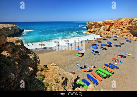 Bellissima spiaggia conosciuto come 'Maliou ryaki" (anche come 'Grotte blu" o "ea grotte") vicino al villaggio di Panormos, Rethimno, Creta, Grecia Foto Stock